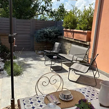 Casa Del Monterosi